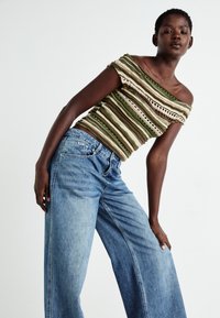 The Ragged Priest RELEASE BLEACHED BLUE WASH - Široke nogavice - blue denim