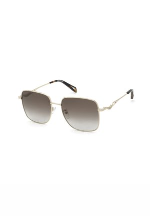 Lunettes de soleil de forme carrée avec une monture en métal doré et des verres dégradés gris foncé, branches fines avec embouts noirs.