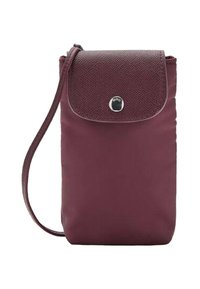 Borsa a tracolla color marrone scuro realizzata in materiale texturizzato con una patta liscia. Presenta una chiusura a scatto argentata e una lunga tracolla regolabile.