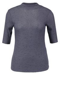 Tummaharmaa, ribbineulottu lyhythihainen paita, jossa korkea pääntie. Kangas on hienovaraisesti teksturoitu ja siinä on hajanaisia pilkkuja.