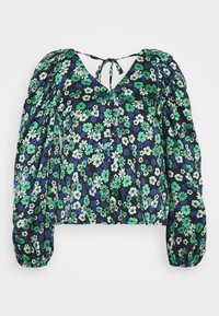 Kwiatowa bluzka na czarnym tle, zdobiona zielonymi, niebieskimi i białymi kwiatami. Długie bufiaste rękawy oraz dekolt w kształcie litery V z wiązaniem z tyłu.