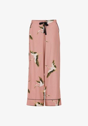 Spodnie z szerokimi nogawkami w miękkim różowym materiale z printem żurawi. Posiadają czarną taśmę w pasie i czarne wykończenie przy dolnym brzegu.