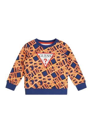 Langærmet børnesweatshirt med blå manchetter, orange og blå geometrisk mønster og stort rødt og hvidt Guess-logo på brystet.