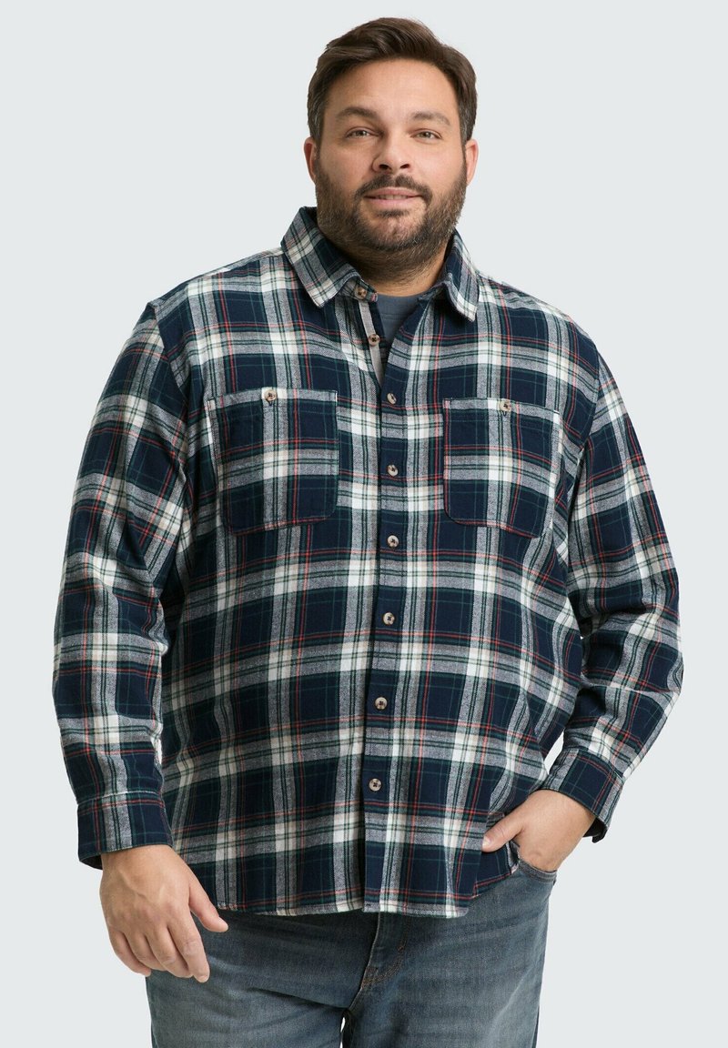 Blauwe en groene geruite flanellen shirt met twee borstzakken, knoopsluiting en een ontspannen pasvorm; voorzien van houten knopen en een zachte textuur.