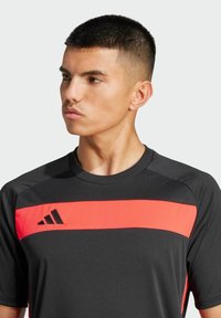 adidas Performance TIRO ESSENTIALS - Tekninen t-paita - black lucid red