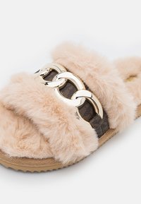 MICHAEL Michael Kors Chaussons - off-white