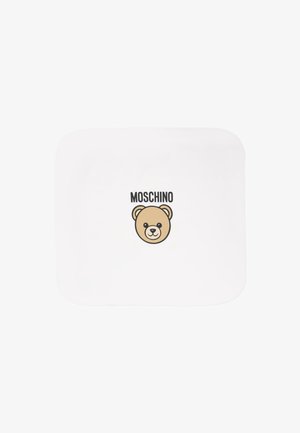 Witte pouch met een cartoonberen gezicht in bruin en zwart, met daarboven "Moschino" gedrukt in vetgedrukte hoofdletters.