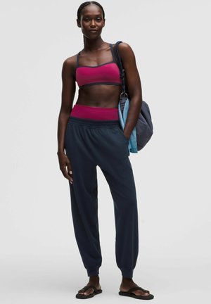 lululemon, LULULEMON ALIGN™ RIBBED-WAIST JOGGER WOMEN'S JOGGERS - Pantaloni sportivi - true navy raspberry rave-