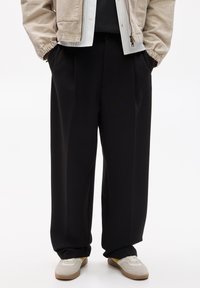 PULL&BEAR DARTED - Stoffhose - black