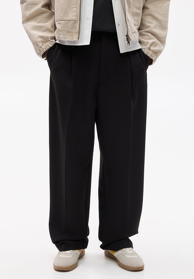 PULL&BEAR DARTED - Stoffhose - black