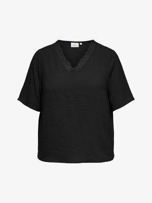 Černá krátká halenka s výstřihem do V zdobená krajkovým lemem, volnějšího střihu a mírně texturované látky.