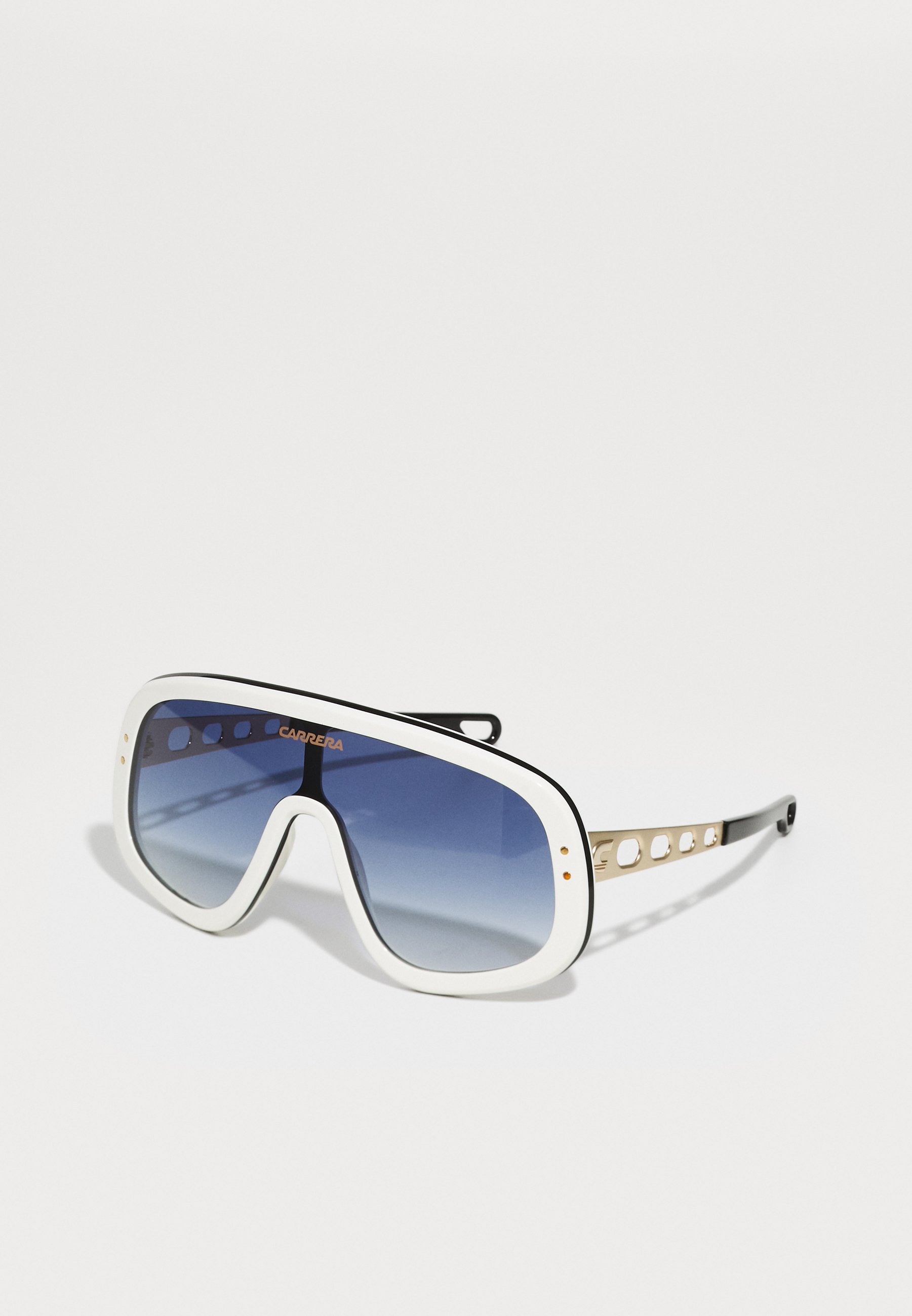 Occhiali sole uomo neri primavera estate 2020: da Ray-Ban a Carrera 11