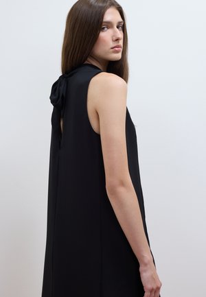 Les Copains, SLEEVELESS HIGH-NECK SLIM-FIT DRESS WITH BOW - Vestido informal - black