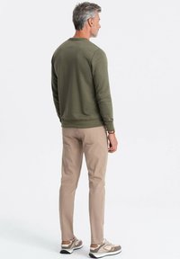 Ombre Felpa - dark olive