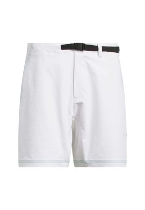 Weiße Badeshorts aus einem Stoff mit leicht strukturierter Oberfläche, ausgestattet mit einem schwarzen Gürtel, hellgrünen Nähten und Seitentaschen.