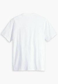 Biała bawełniana koszulka z krótkim rękawem i okrągłym dekoltem. Gładka tekstura, standardowy krój, bez wzorów czy grafik na plecach.