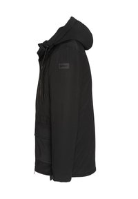 Chaqueta acolchada negra con capucha, que cuenta con un cierre de cremallera, un cordón ajustable y un bolsillo delantero. Tejido texturizado con un acabado mate.