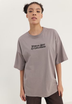 Even&Odd Nyomott mintás póló - grey