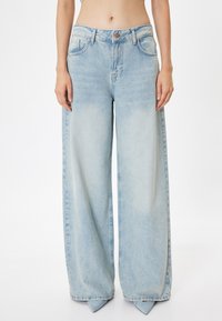 LOOSE  - Flared-farkut - light blue