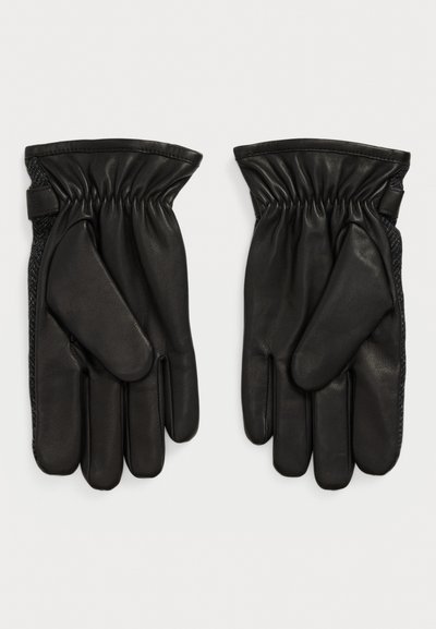 Sorte lærhansker med rynkete mansjetter. Har en glatt tekstur uten synlige mønstre. Hver hanske har fem separate fingerrom.