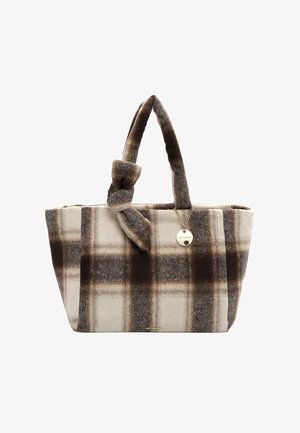 Torba typu tote w kratkę z miękkiego materiału w brązowych, beżowych i kremowych kolorach. Posiada węzłowe uchwyty i metalowy zawieszkę z boku.