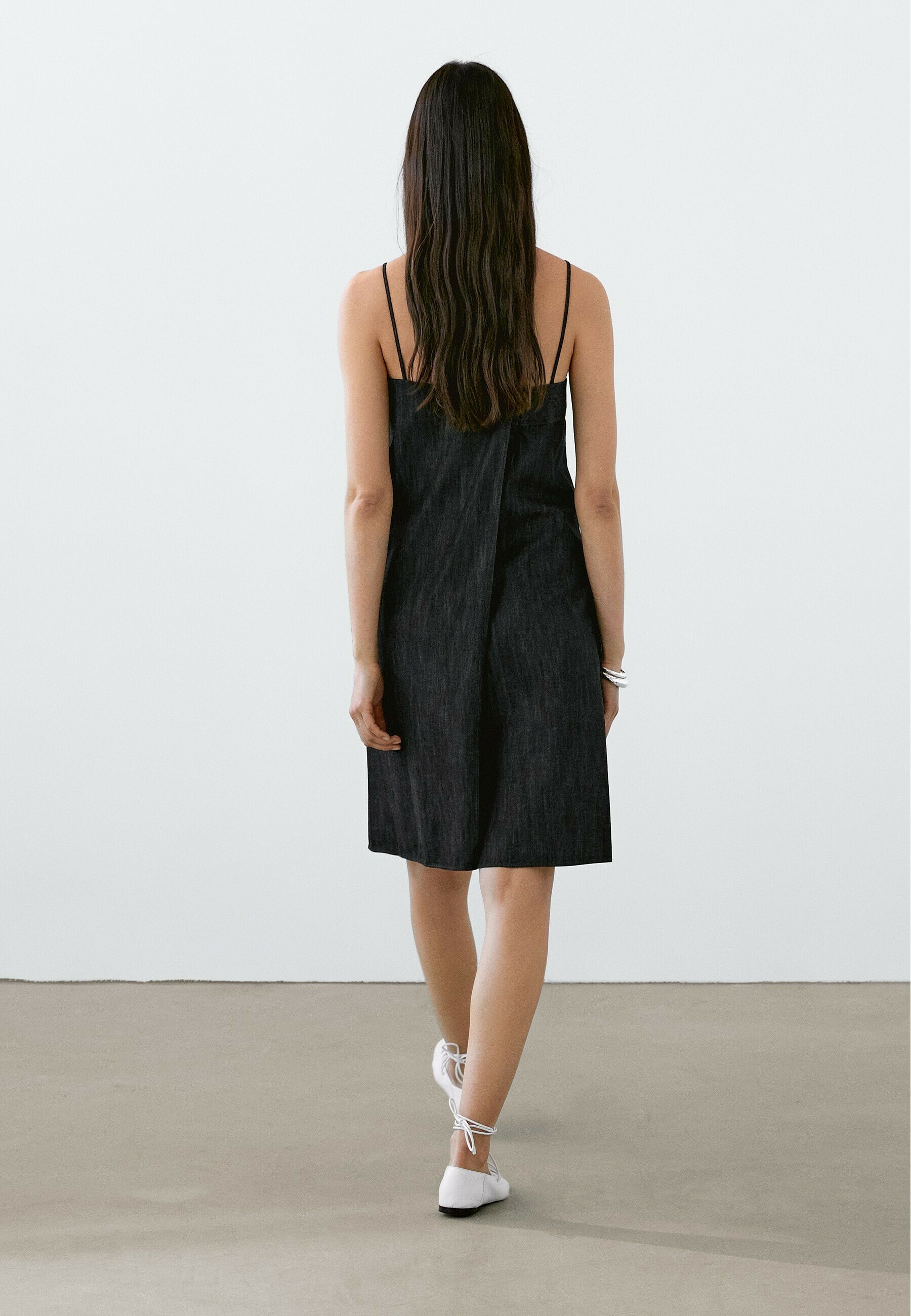 【Massimo Dutti】Short strappy denim dress Short strappy denim dress · Dark Blue · Smart / Dresses And