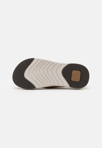 Reef CUSHION NORTE - Sandalias de dedo - tan