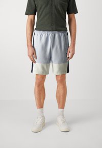 Lacoste ELEVATED COLORBLOCK  - Teplákové kalhoty - phoenix blue/navy blue/flour