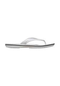 Tongs en caoutchouc blanches avec un large entre-doigts et une semelle texturée. Présente une fine sangle et un subtil accent noir le long du bord.