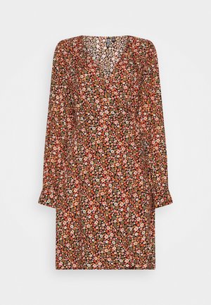 PIECES Tall PCNYA WRAP DRESS - Denné šaty - black