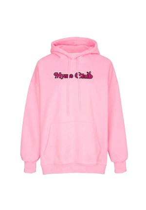 Pink hættetrøje med frontlomme og snore, med "Mymo Club" broderet i glitrende pink og sort tekst på brystet.