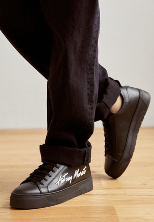 FLARE - Sneaker low - black/white