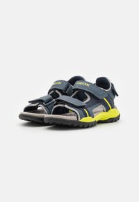 Geox BOREALIS BOY - Vaellussandaalit - avio/lime