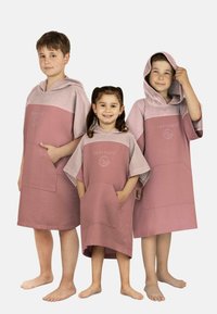 Hooded Ponchos in Rosatönen mit einem strukturierten Muster, ausgestattet mit Vordertaschen, kurzen Ärmeln und einer lässigen Passform für mehr Komfort.