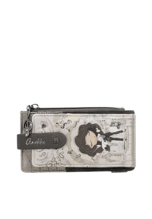 Portafoglio rettangolare con cerniera e chiusura, decorato con una ragazza dei cartoni animati in bianco e nero e il nome Anekke sulla chiusura.