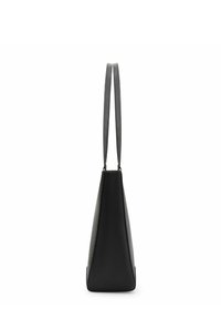 Borsa a mano in pelle nera con texture liscia, forma affusolata e due cinture sottili. La base è solida, con un pannello grigio a contrasto.