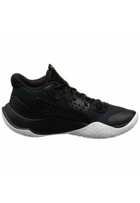 Baskets athlétiques noires et vert foncé avec fermeture à lacets et semelle blanche texturée conçues pour le soutien et l’adhérence.