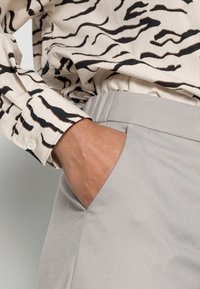 Saint Tropez KALA PANTS - Calças - driftwood