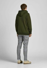 Jack & Jones JJIMARCO JJPHIL NOR BLUE/CHIP CHECK NOOS - Tygbyxor - chipmunk