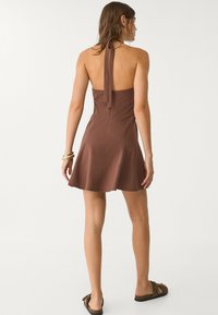 Stradivarius HALTER - Vestito casual - dark brown