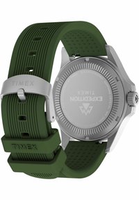 Tył zegarka Timex Expedition z zielonym silikonowym paskiem, stalową kopertą, zasilany energią słoneczną, wodoodporny do 100 m.
