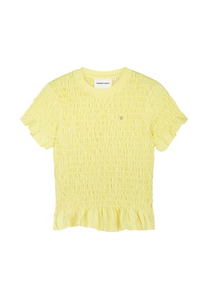 Geel kort mouwtje smocked topje met ronde halslijn, gerimpelde zoom en klein hartje-embleem op de linkerborst.