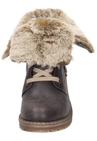 Bruine leren enkelboots met een nep-bont kraag, beige veters en een rubberen zool. Heeft een gestructureerde afwerking en een zachte bont accenten aan de bovenkant.