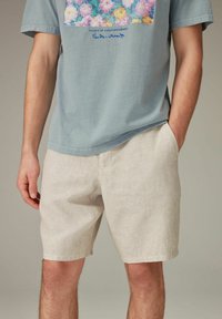 Next - SIGNATURE - REGULAR FIT - Shorts - chalk white Thumbnail-Bild 1