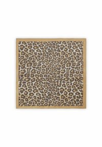 Foulard à imprimé léopard avec un fond fauve, présentant des nuances de taches brunes. Les bords sont finis par un cadre doré uni.