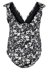 Costume intero con motivo astratto in bianco e nero, spalline arricciate, scollatura a V profonda e texture del tessuto liscia.