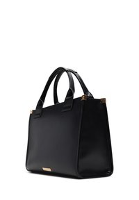 Borsa tote in pelle nera con forma strutturata, doppi manici superiori e dettagli in hardware dorato. Texture liscia con un design minimal.