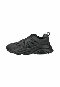 Zapatillas deportivas negras con parte superior texturizada, que presentan paneles de malla, suela de goma gruesa y un patrón de banda de rodadura prominente. El diseño incluye cordones y una pestaña en el talón.