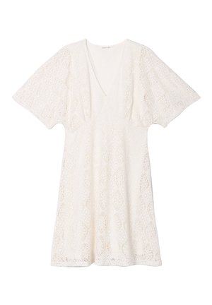 Robe en dentelle blanche dotée d'un décolleté en V, de manches courtes et flottantes, et d'une silhouette A-line fluide avec un motif floral décoratif.