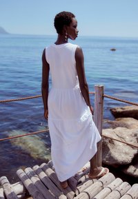 Next SLEEVELESS CREW NECK TIERED STANDARD - Maxi šaty - white